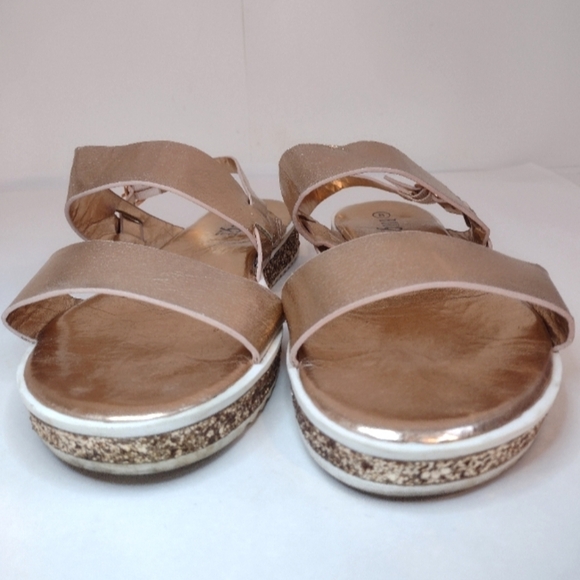 Rouge Helium women's champagne metallic sandals size (8) - Picture 3 of 9